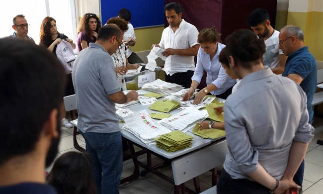 Τουρκικές εκλογές: Σοβαρές παρατυπίες  με ασφράγιστα ψηφοδέλτια καταγγέλλουν διεθνείς παρατηρητές